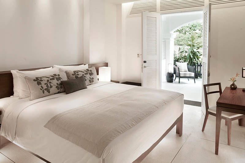 As a colonial island-city-state in Asia, Singapore is filled with skyscrapers and a melting pot of cultures. It's also a coastal city where reclaimed land have created beautiful mini islands. Together, let's discover some of the best luxury beach resorts in Singapore. Amara sanctuary room suite