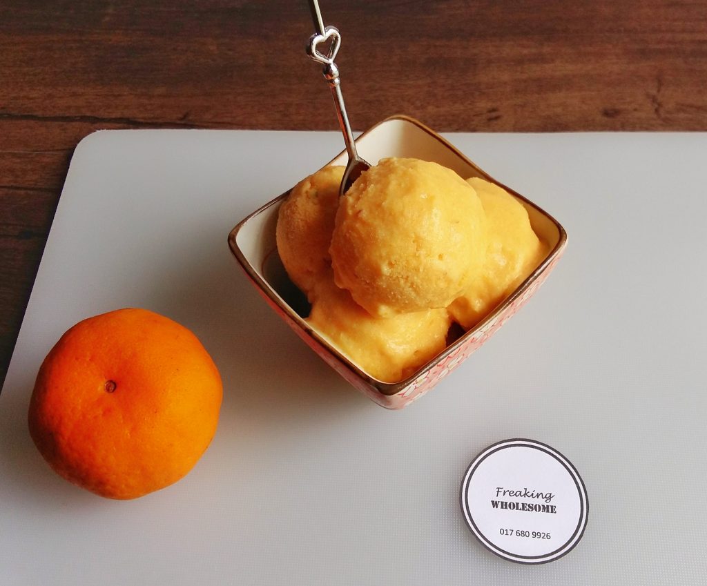 chinese new year mandarin orange sorbet recipe with a mandarin and bowl of orange sorbet scoops