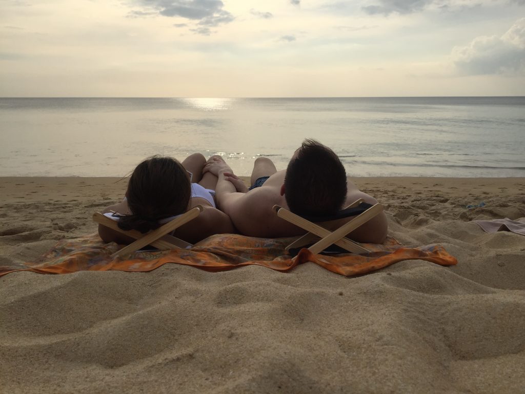 SUGAR & SPICE AUSTRALIA FOR THE BEACHSIDE LOVERS watching the sunset hand in hand