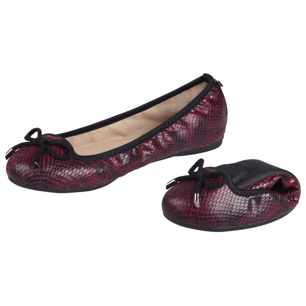 WHAT TO WEAR ON A PLANE FOR YOUR SUMMER HOLIDAYS butterfly twists folding ballet flats