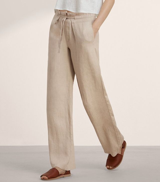 WHAT TO WEAR ON A PLANE FOR YOUR SUMMER HOLIDAYS linen pants