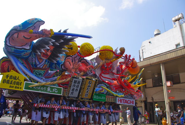 THE BEST OF SUMMER FESTIVALS AROUND THE WORLD aomori nebuta japan
