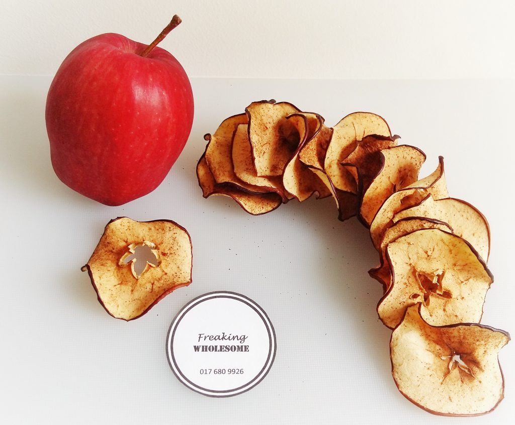 BAKED PUMPKIN-SPICED APPLE CRISPS dried apples