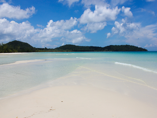 squeaky white sand beach in koh rong samloem in cambodia with tropical mountains 