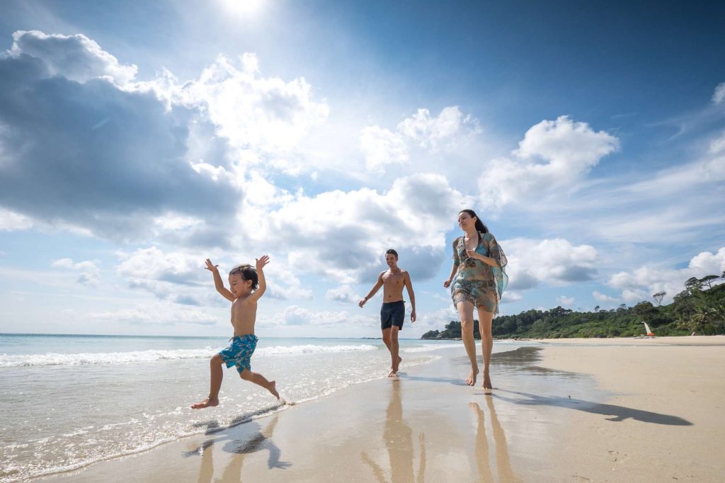 Club-Med-Bintan-Island-family-on-beach