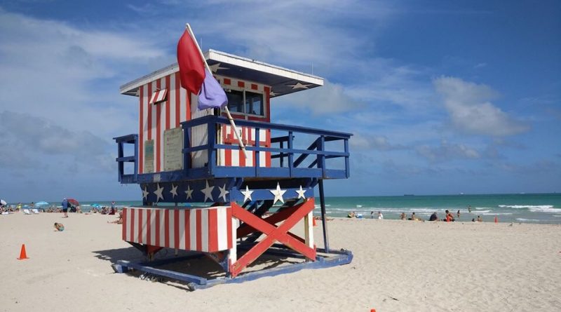 North American Cities to Visit During The Summer - American lifeguard house