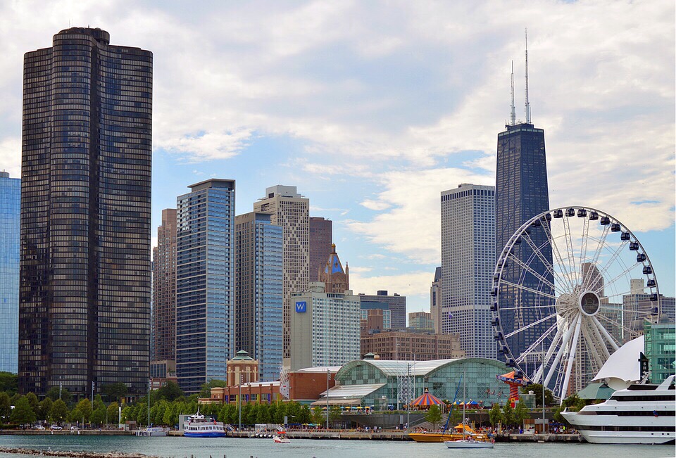 North American Cities to visit during the summer - Chicago skyline