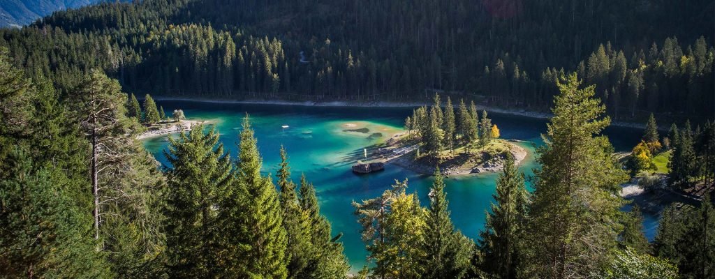 best-lakes-to-swim-in-switzerland-in-summer-caumasee-view