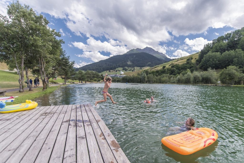 best-lakes-to-swim-in-switzerland-in-summer-lake-bargnan-girl-diving