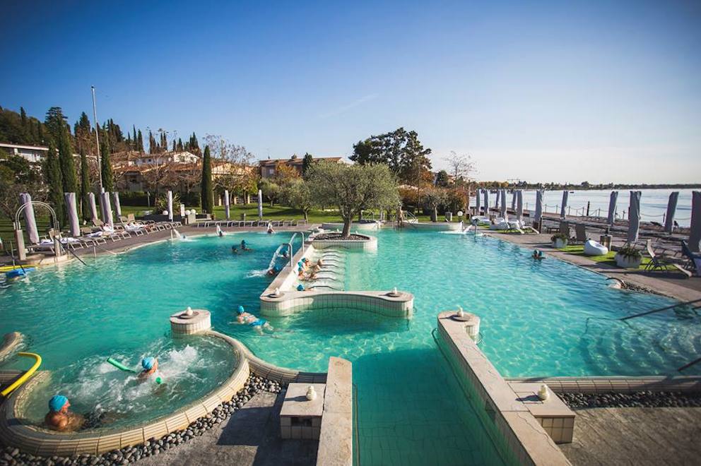 view of the outdoor thermal pools in aquaria sirmione