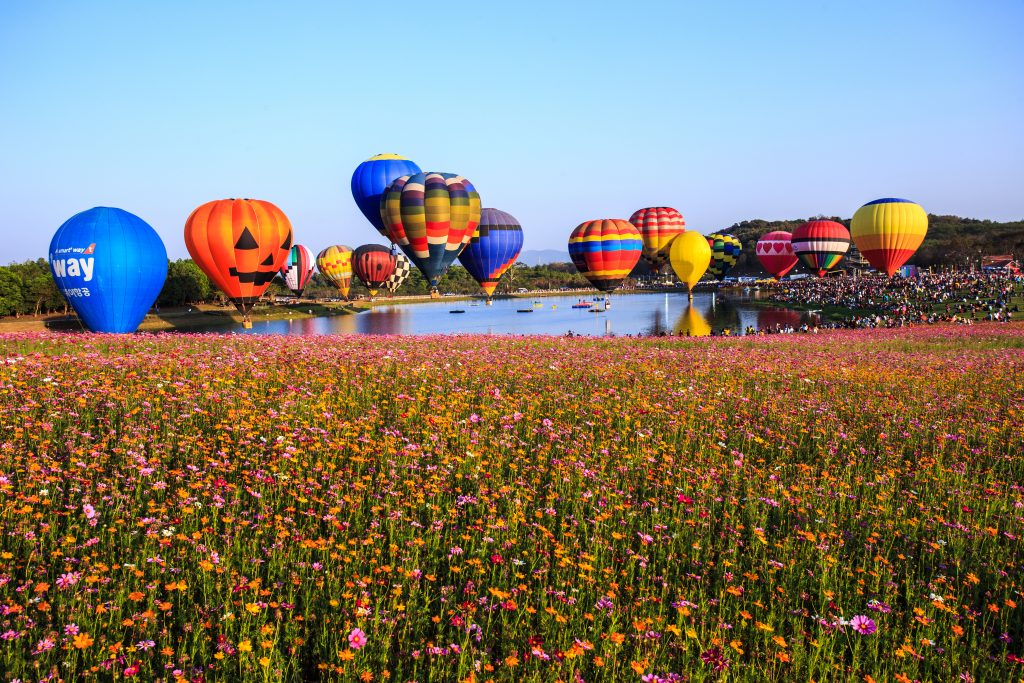 eat thai, visit thailand 2019 Boon Rawd Field or Singha Park, Chiang Rai hot air balloons