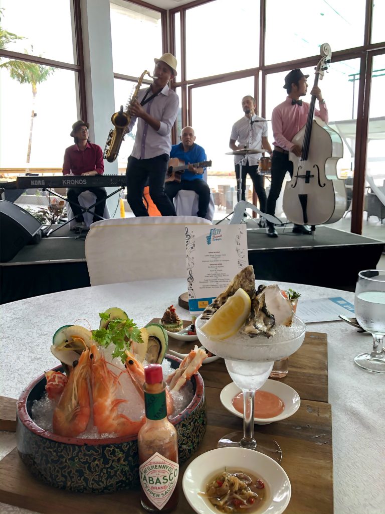 Jazz bandwith seafood spread at nelayan Jazzy brunch