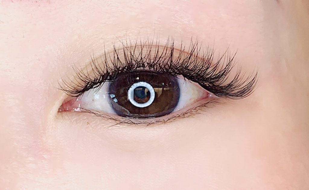 synthetic japanese style lash natural extensions on asian eye