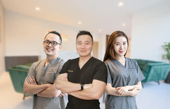 ozhead medical doctors team posing in clinic