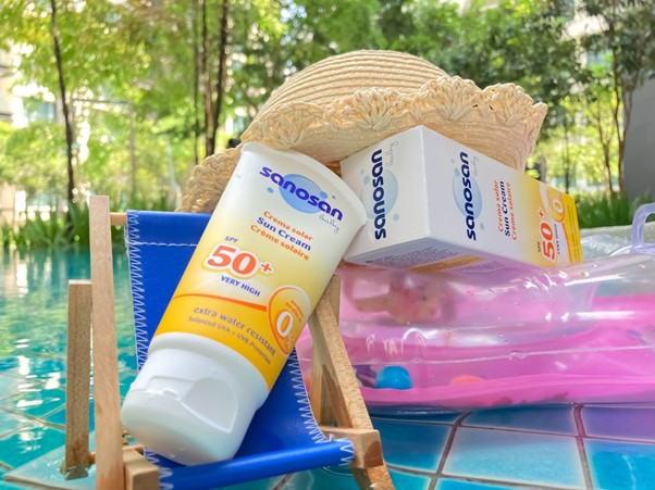 sunscreen tube product shot poolside