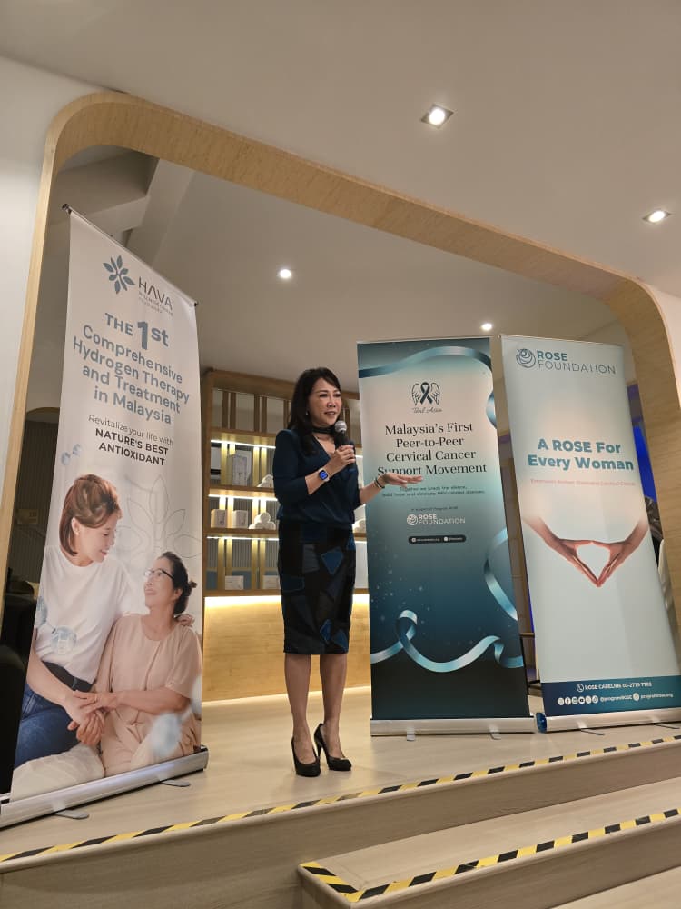 cervival cancer survivor, selina yeop giving a talk